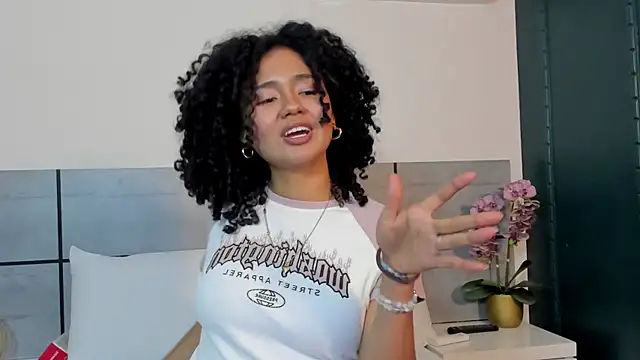 Body tour – video af Kiraspell cam-model