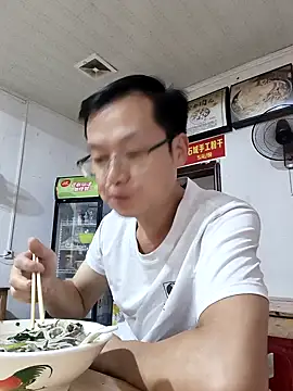 认真嗦粉的感觉真爽！😂😂 - GG-0021主播的视频