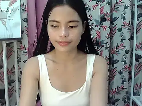 [15 Aug 15:36] Private Show – video modela na kameri urprettyjane4u