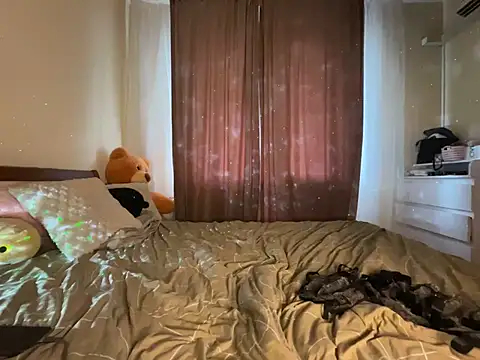 shaking ass on a bed