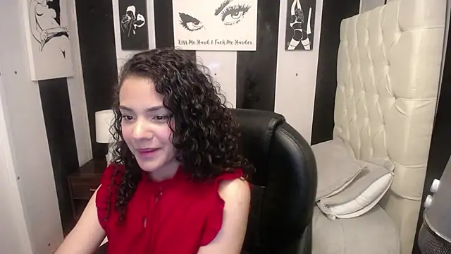 Private Show - clip cu lucy_lorelei model videochat