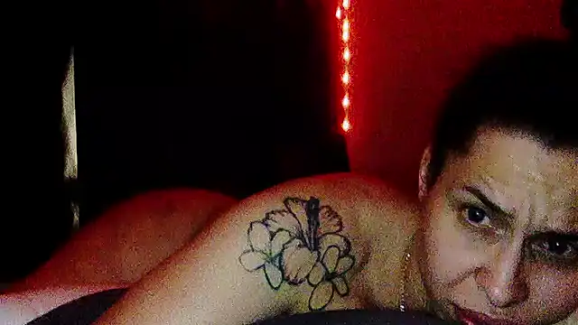 [18 Jul 08:27] Public Show - vídeo de la modelo de cam MsMoore