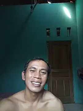 [22 Jul 12:41] Public Show – video af Andre_768 cam-model