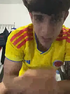 I was playing soccer and I ended up playing with my balls and my cock. - video av valdren_vylord cam-modell