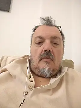 [15 Jul 05:31] Public Show – video od webkamerové modelky Theitalianpapi