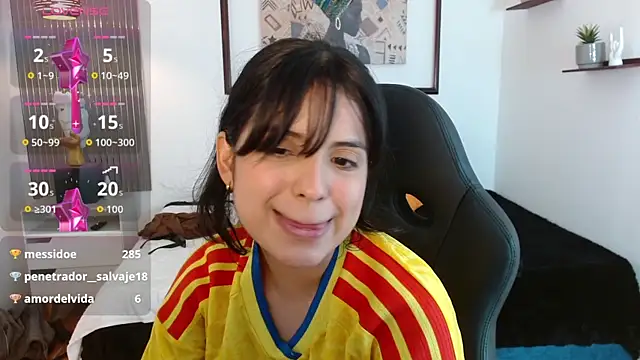 fuck sex dildo... doggy - vídeo de la modelo de cam yurii_petite