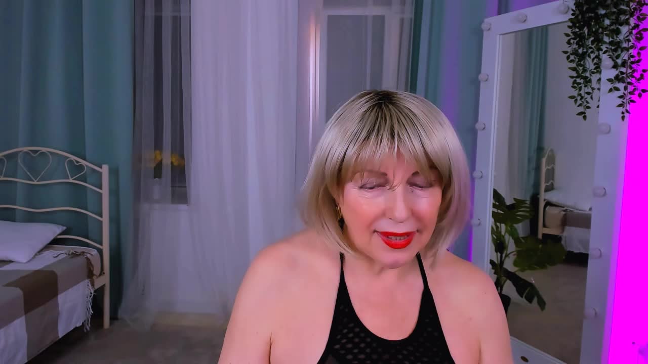 [7 Apr 15:17] Private Show Here is so wet!!!!!!!!!!!!!!!!!!!!!!!! - video van Samantha_Si cam-model