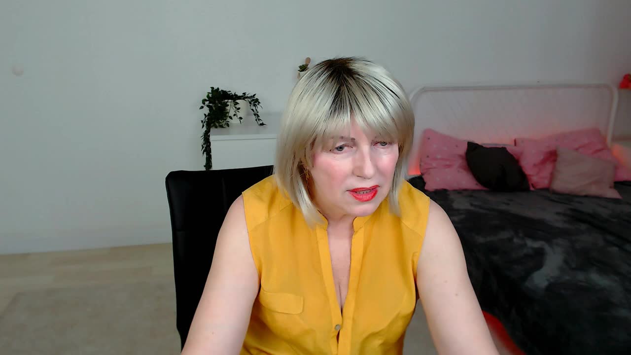 [30tApr 13:35] Private Show Tits - video van Samantha_Si cam-model