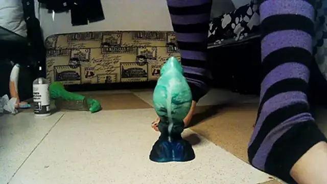 FAT dildo and some embarrasing reactions - vídeo de Novafemboyfeet modelo de câmara