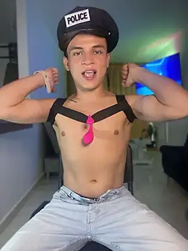 [3 Sep 20:57] Public Show - video của người mẫu cam _Leo_Boy