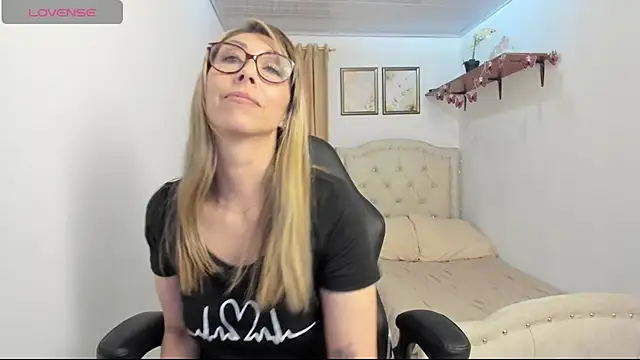 I know you'd like to see my body. - video by scarletfs cam model