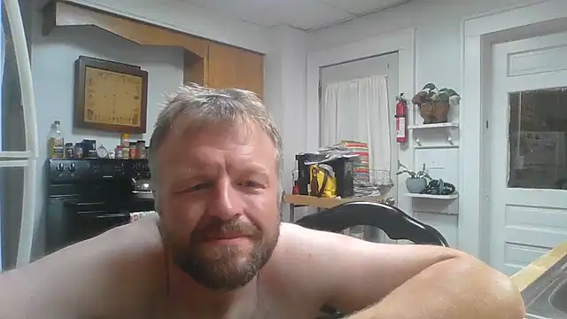 Naked in the kitchen - vídeo de la modelo de cam HawtOnes