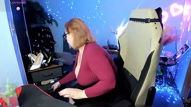 just watch this hehehe - video by EllieFantastique cam model