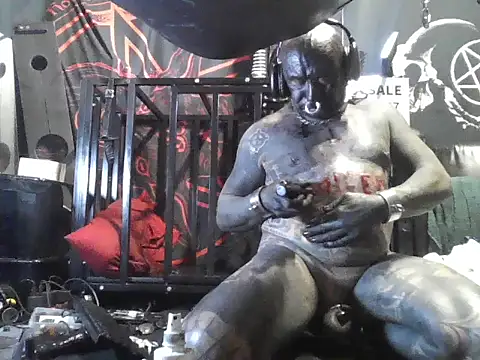 tattooing the word "TOILET" onto an object 27.09.2026 - clip cu wormobject model videochat