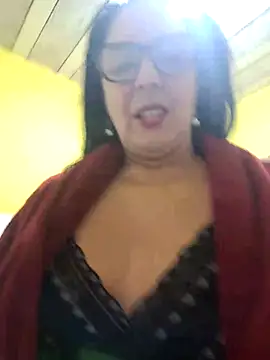 [13 Aug 01:22] Spy Show - video di regina475 modella di cam