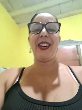 to perform a striptease - video by regina475 cam model