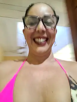 my erect nipples - video di regina475 modella di cam