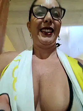 I caressed my pussy 2 - video regina475 kameramallilta