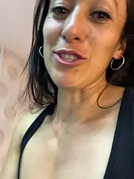 rubbing my pussy - video by Atammy cam model