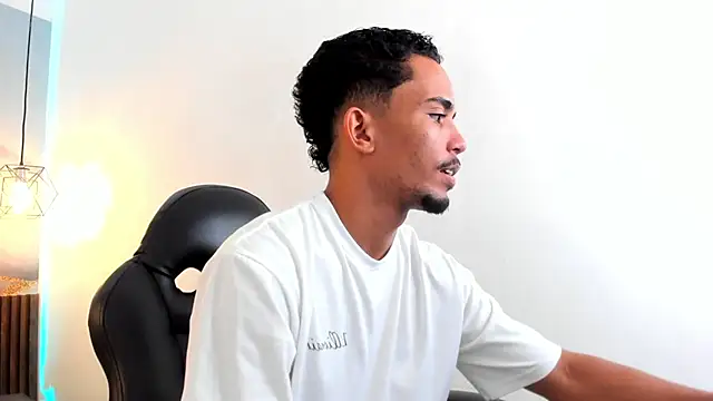 masturbation and cum－カメラキャストのDrakeFoxxの動画