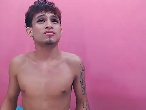 Show with a finger and a dildo in the ass. - video av paulwalker19 cam-modell