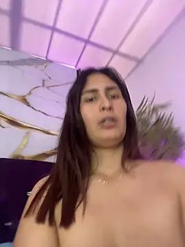 The anus and pussy were shown in very close detail, with a dildo in between.😻😼😈🤯 - video av Karina_ec_ cam-modell