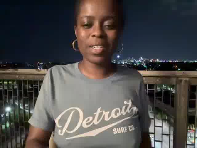Outside Downtown Detroit Show - video by SimoneSavage cam model