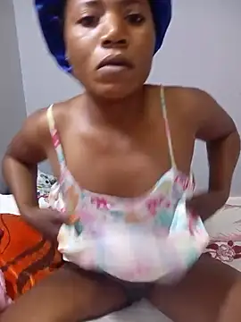 [21 Sep 07:01] Private show fuck and squit - vidéo du modèle de showcams Queen_Diva45