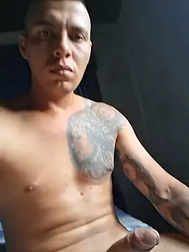 [17 Aug 15:19] Public Show – video modela na kameri Andrezzz69
