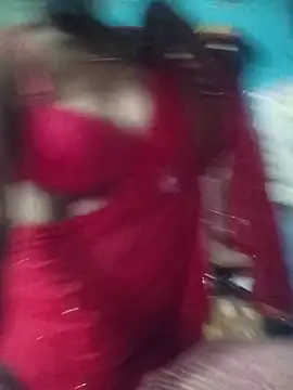 [31 Aug 15:54] Public Show - AadikiAunty adlı kamera modelinin videosu