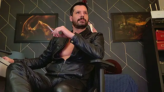 [14 Jun 02:55] Public Show - video di ChrisKox modella di cam