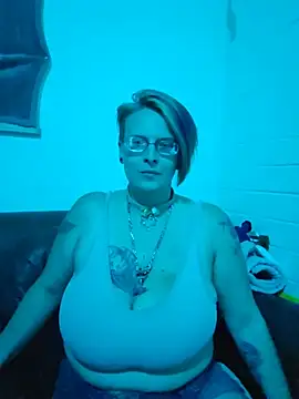 [30 Aug 19:55] Public Show - video by sexybloodyrose cam model