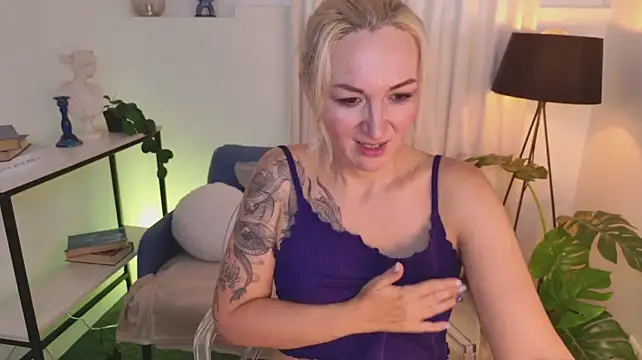 MILF spead legs and teasing Clit 💕 - video by HelenDragonMother cam model