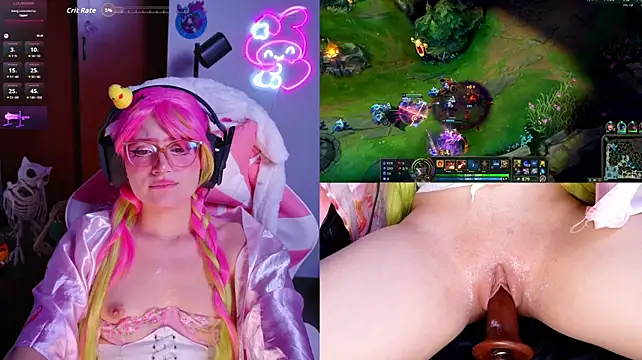 Being fucked and playing League Of Legends - video by vivicutee cam model