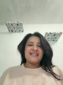 Dedos, crema y orgasmo húmeda