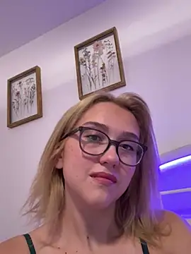 First ever Striptease and Cum Show - วิดีโอโดย Babygirlgrace โมเดลแคม