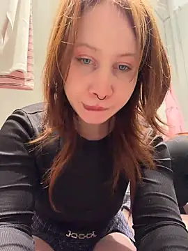 RISKY PUSSY PLAY IN PUBLIC FITTING ROOM – video af SlavicCandy cam-model