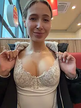 Jumping boobs in Burger King - video by Coconut_milk cam model
