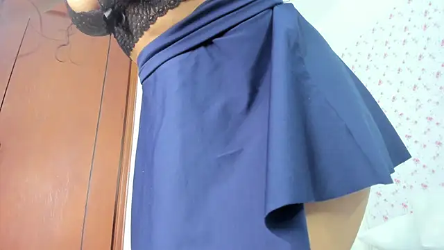 a horny girl fuking her pussy - video van ImKendra cam-model