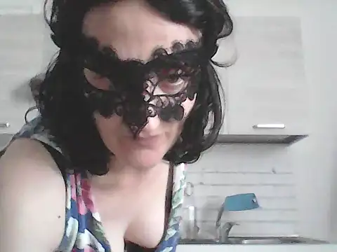 UNO SPEZZONE DI LIVE CON I TACCHI E FACCIO LA MISTRESS - video di DolceFocosa modella di cam
