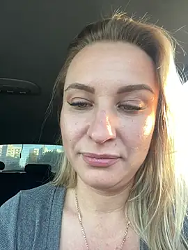 Fuk pussy wthis dildo in the care