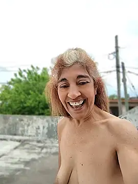 Hairi and nude on the roof - video di HeidiVioleta