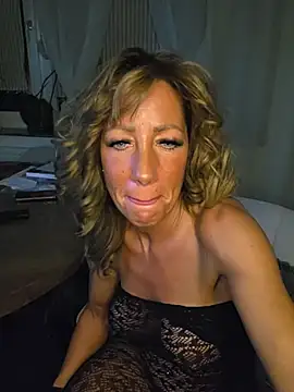 Come and get naked with me.. I love it to masturbate..
