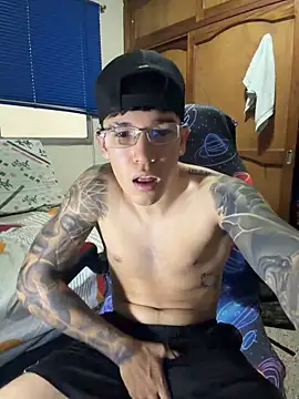 Jerk off and cum on my chest 💦😵