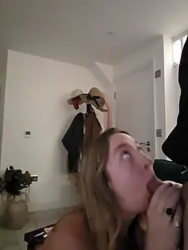 [16 Oct 18:24] Public Show - video od modelky/modela PollyHotxo