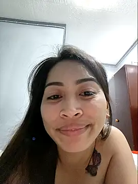 Playing with myself making me wet - video av Naughty_lhang02 cam-modell