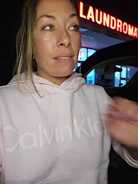 Laundry Mat Lot Squirt Choas💦 - Video von MiraKisss Cam-Model