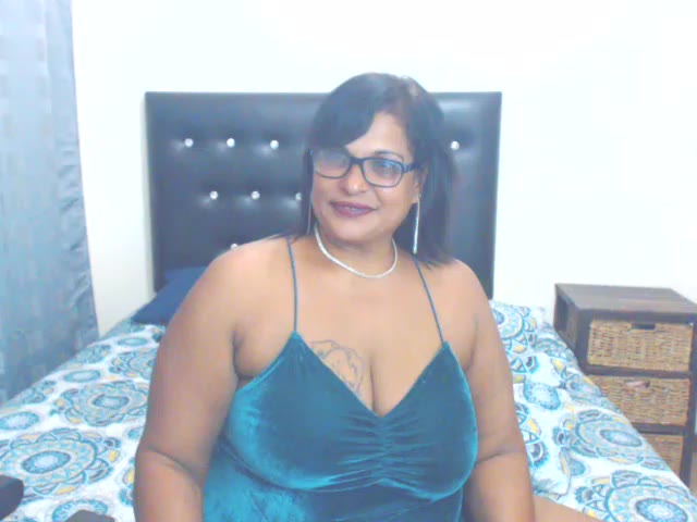 Private Show: green dress fingering