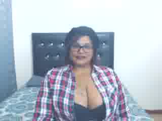 Squeeze tits and play - video oleh sexylax17 kamera model