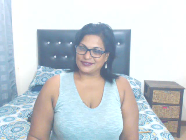 Quick strip - video oleh sexylax17 kamera model